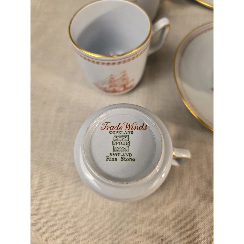 Spode Trade Winds Red Demitasse Cup And Saucer Set. Very Rare Gold‎ Trim
